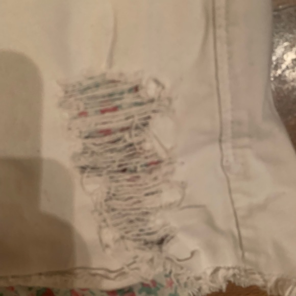 Women’s light colored ripped distressed shorts size 31 - Picture 5 of 6